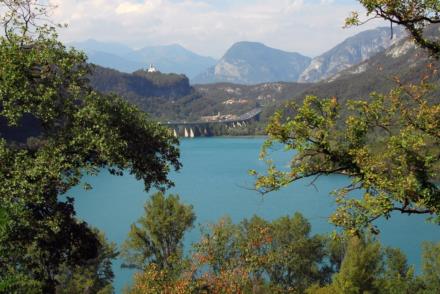 Lago di Cavazzo o Lago dei Tre Comuni 